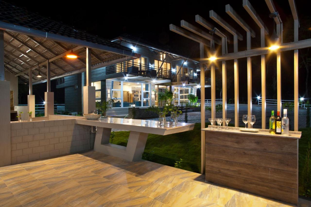 Coffee & Mist Luxury Villa- Comp Breakfast, Pool, Lounge, And Coffee Estate By Stayvista Madikeri Eksteriør bilde