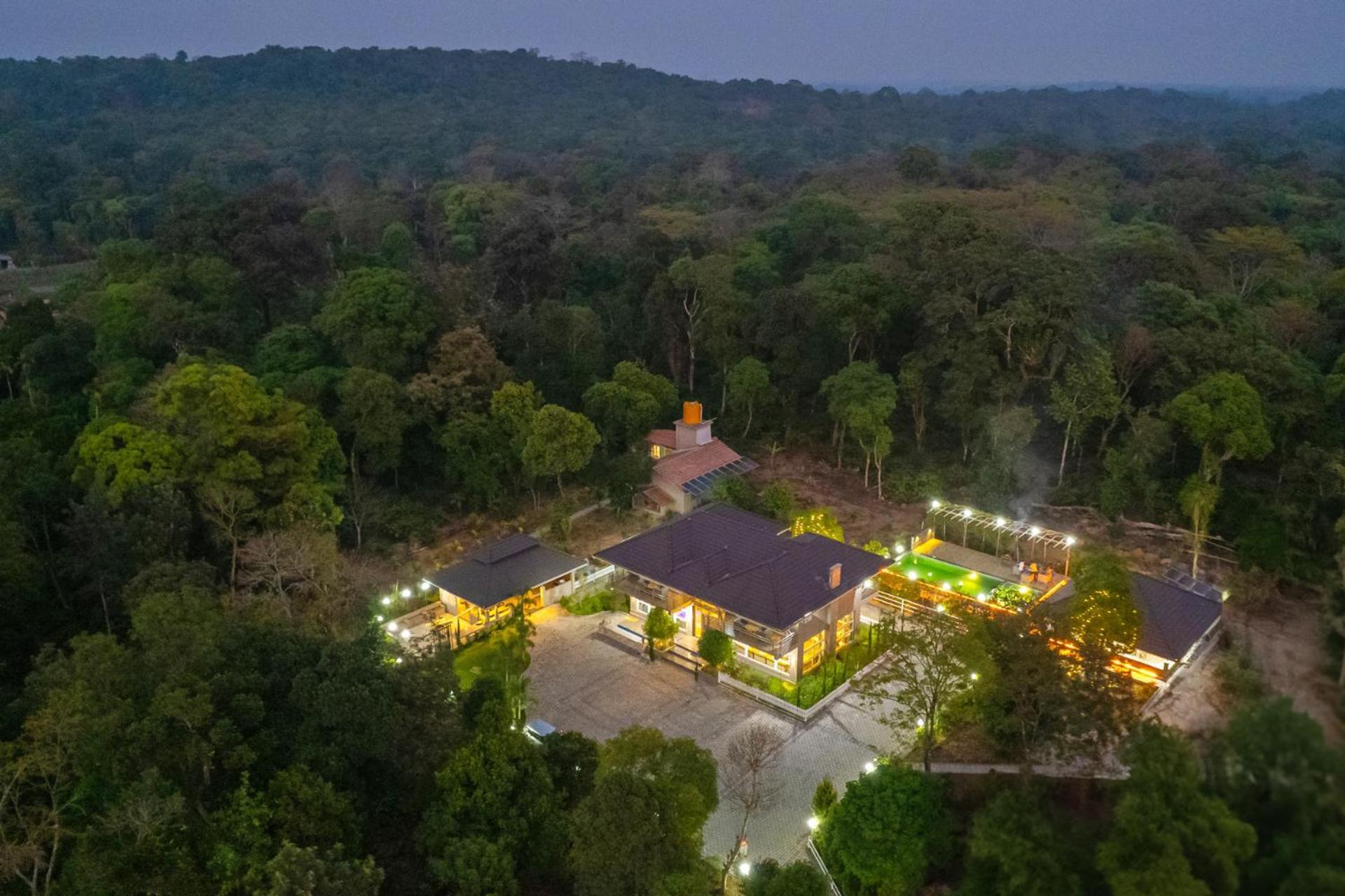 Coffee & Mist Luxury Villa- Comp Breakfast, Pool, Lounge, And Coffee Estate By Stayvista Madikeri Eksteriør bilde